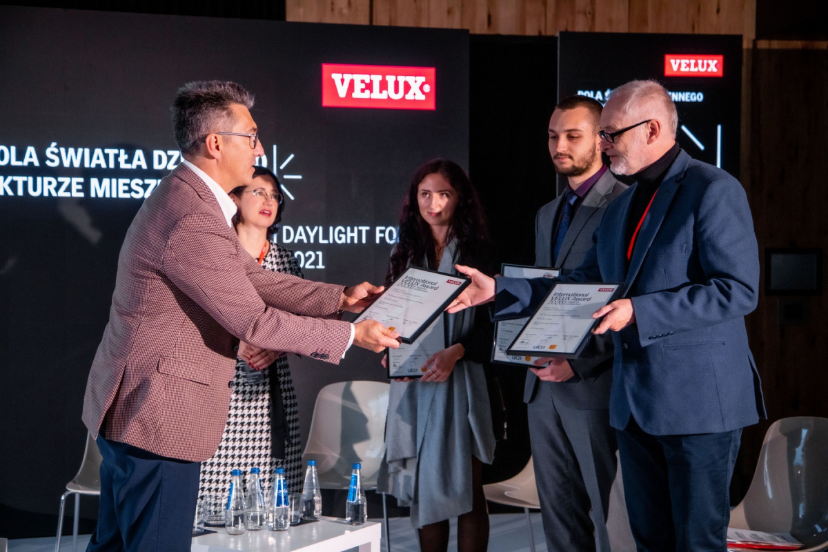1920_velux-pw-225