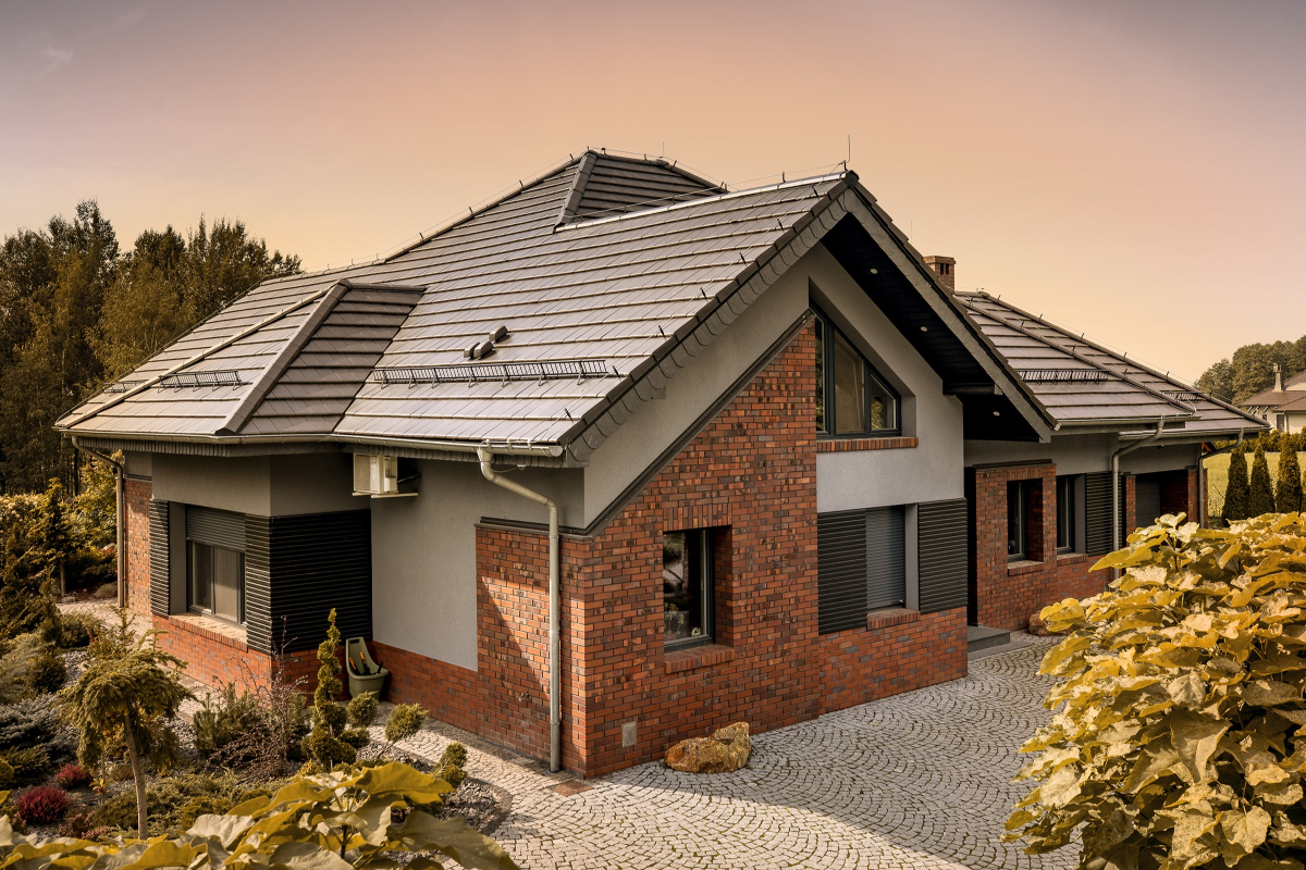 Dachówka ceramiczna Braas Turmalin, kolor antracytowy kolor antracytowy (1) Dachówka ceramiczna Braas Turmalin, kolor antracytowy kolor antracytowy (1)