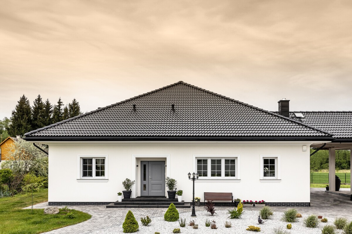 Dachówka betonowa Braas Bałtycka, kolor czarny 2 Dachówka betonowa Braas Bałtycka, kolor czarny 2